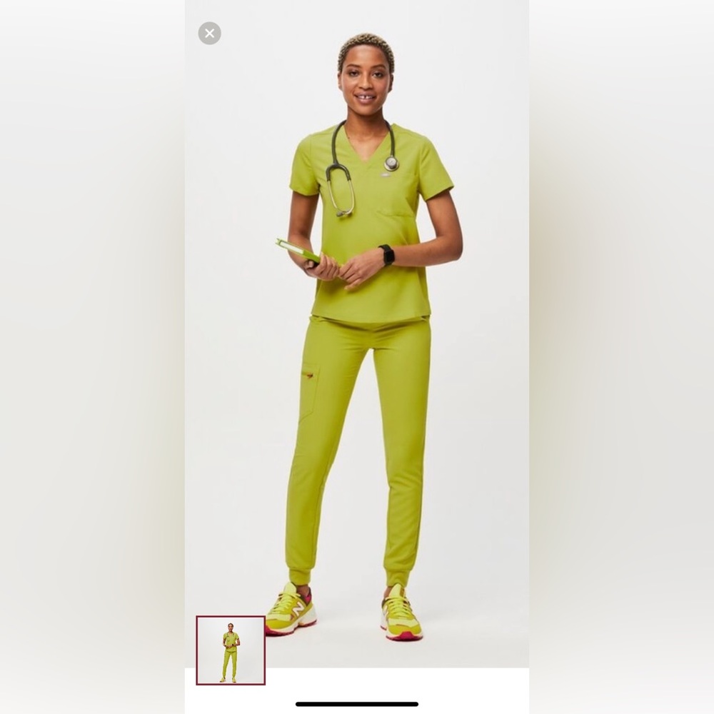 FIGS NWT scrub set